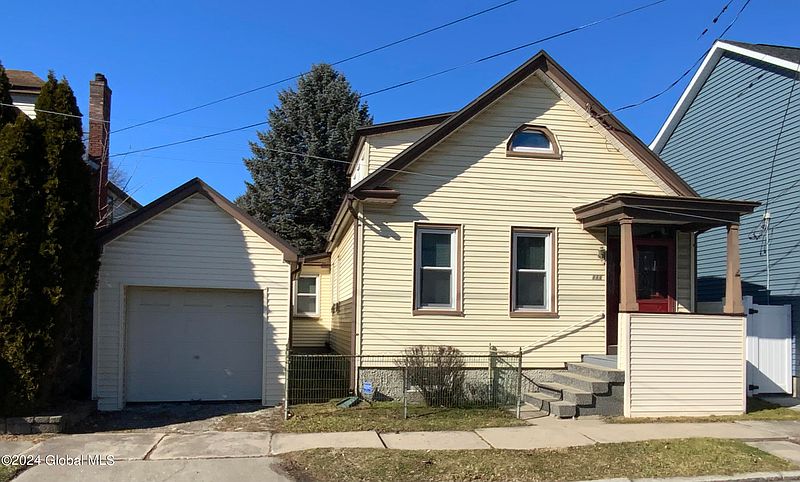 4th image of 111 2nd Avenue