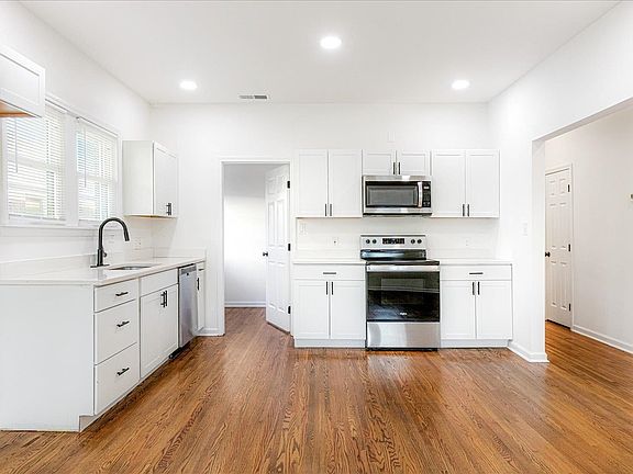 2nd image of 894 N Idlewild St