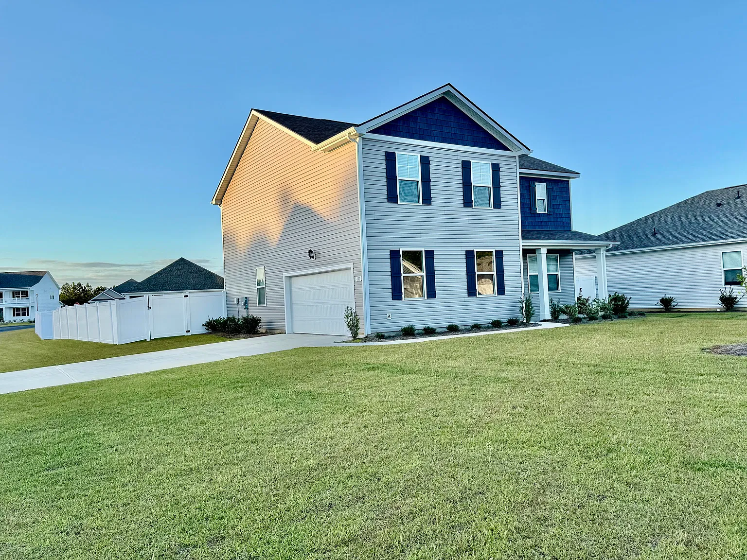 5 bed, 2340 sqft, $2,600 — Photo 3