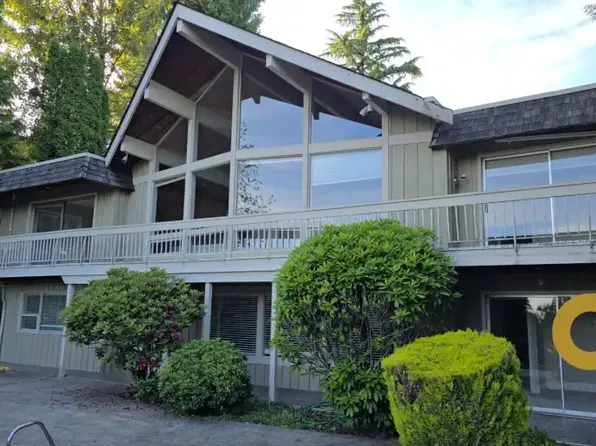 1192 Chartwell Cres #1A, West Vancouver, BC V7S 2P8