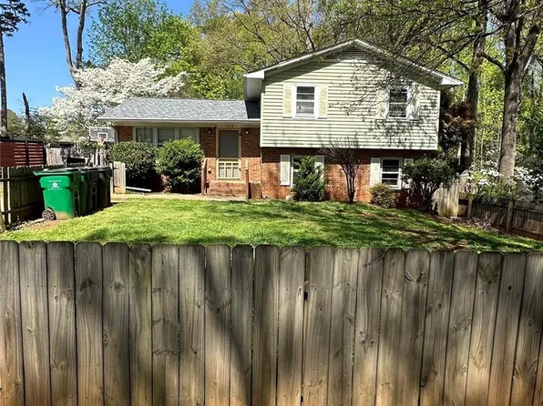 1232 Rosada Dr, Charlotte, NC 28213