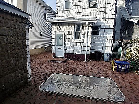 5th image of 1595 E 45th St