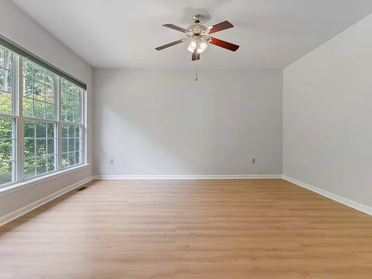 2427 Grantham Ct — Photo 19