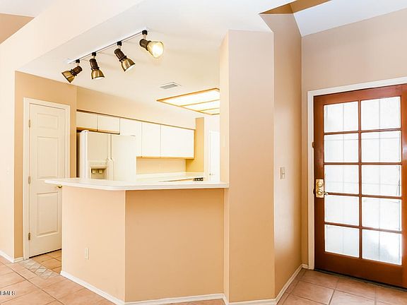 2nd image of 224 E Horizon Cir