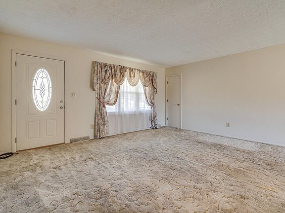 5th image of 110 Semore Dr