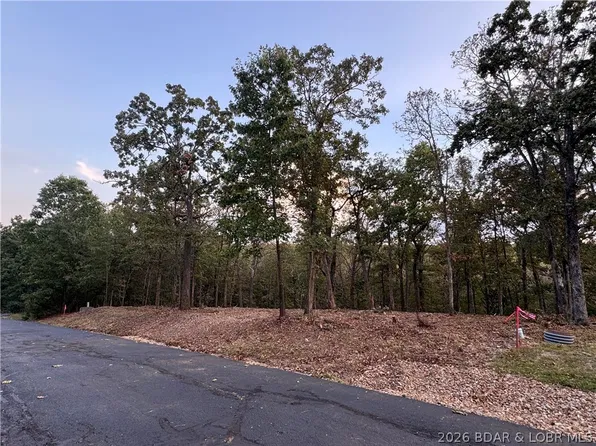 1303 Wimstrome Ct, Sunrise Beach, MO 65079