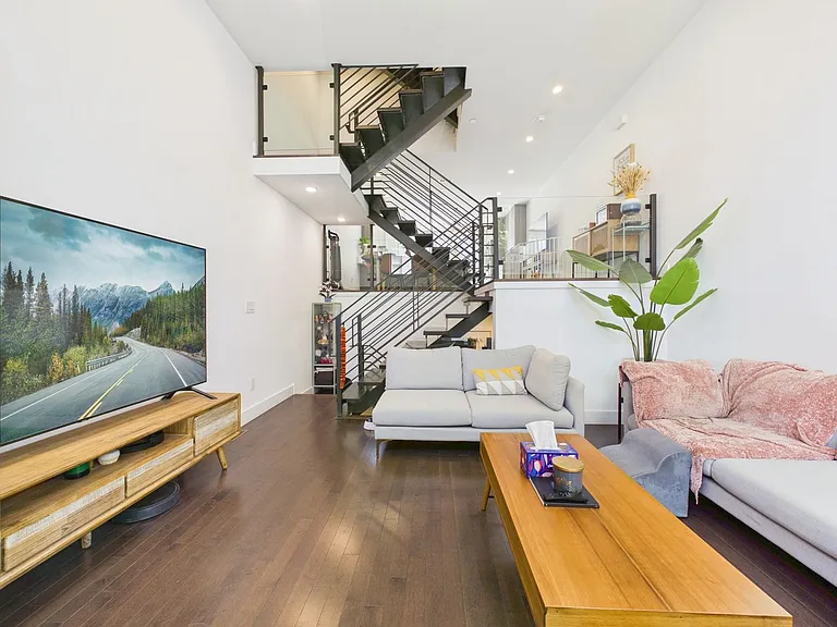 1335 S Garnet St — Photo 13