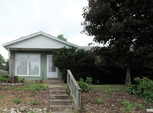 261 5th St, Silvis, IL 61282