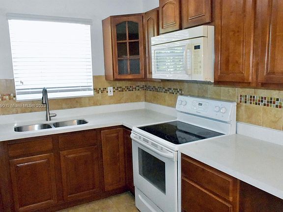2nd image of 2618 Arcadia Dr