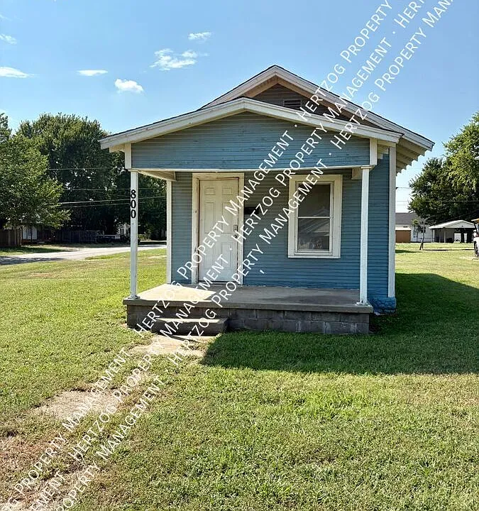 800 N Oak St