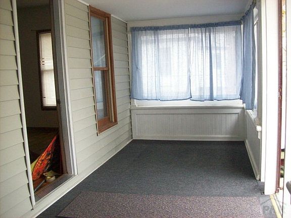 4th image of 704 S 12th St