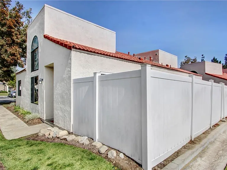8549 Salina St — Photo 12