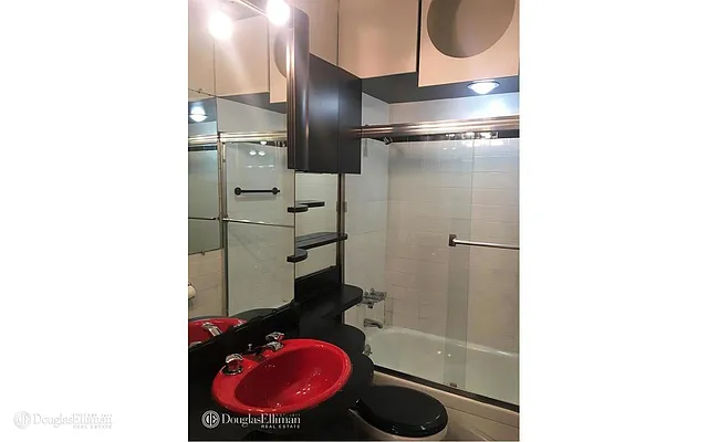 Rented by Douglas Elliman | media 20