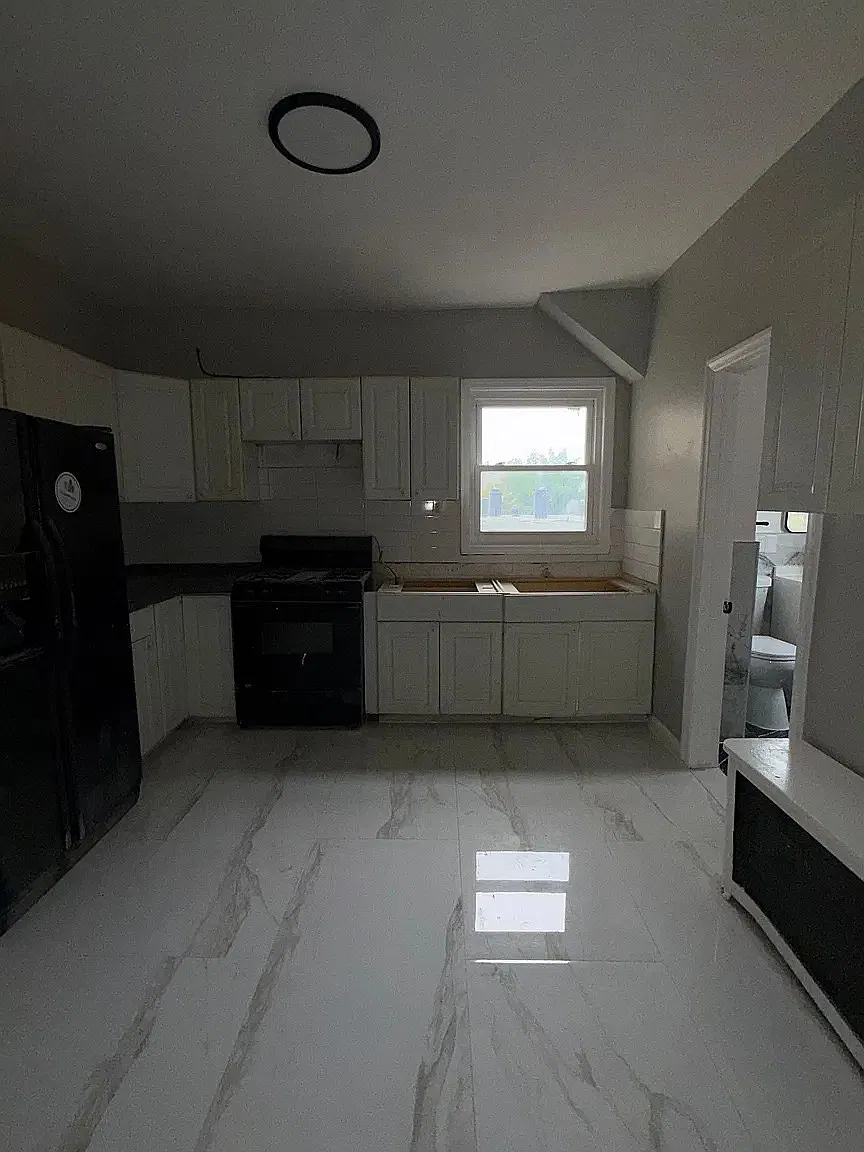 3 bed, $2,200 — Photo 2