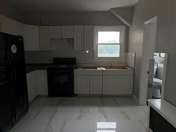 2nd image of 25 Rowland St #B