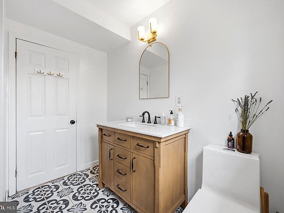 5th image of 1204 Canberwell Rd