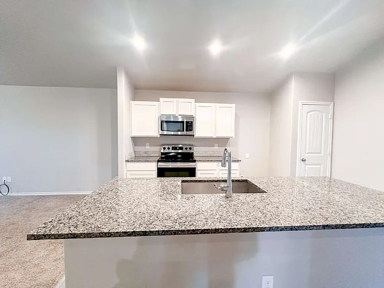 10423 Waverly Ave — Photo 8