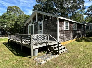 9 Leslies Ln, Oak Bluffs, MA 02557