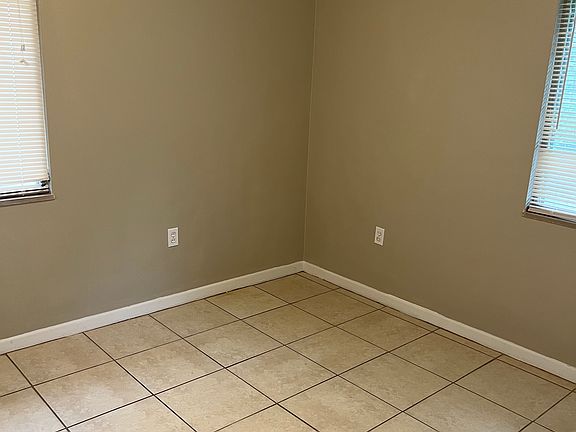 3rd image of 3211 Roscoe Ave #3213