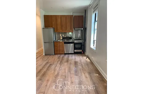 246 E 51st St #18 Photo 1