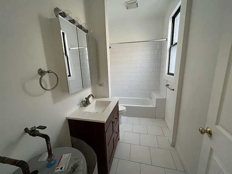 2749 N Western Ave #12 — Photo 5