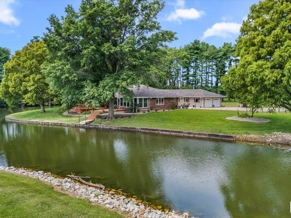 1747 Old Airport Rd, Jacksonville, IL 62650