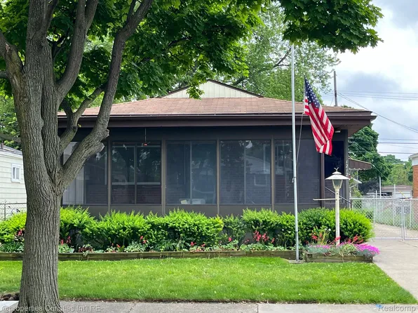 1212 E Goulson Ave, Hazel Park, MI 48030