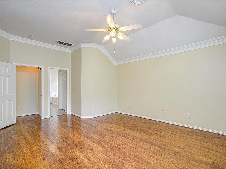 18223 Heathridge Ln — Photo 36