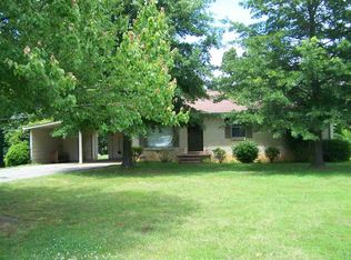 100 Hinson Dr, Lexington, TN 38351