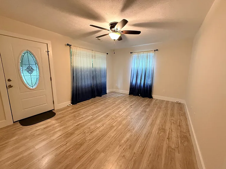 400 Gayle Way — Photo 6