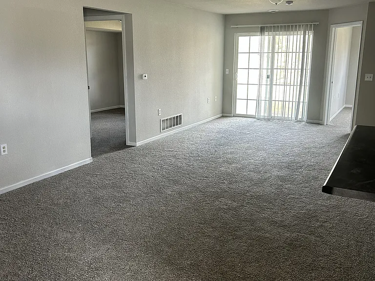 Falls Parc Apartments — Photo 13