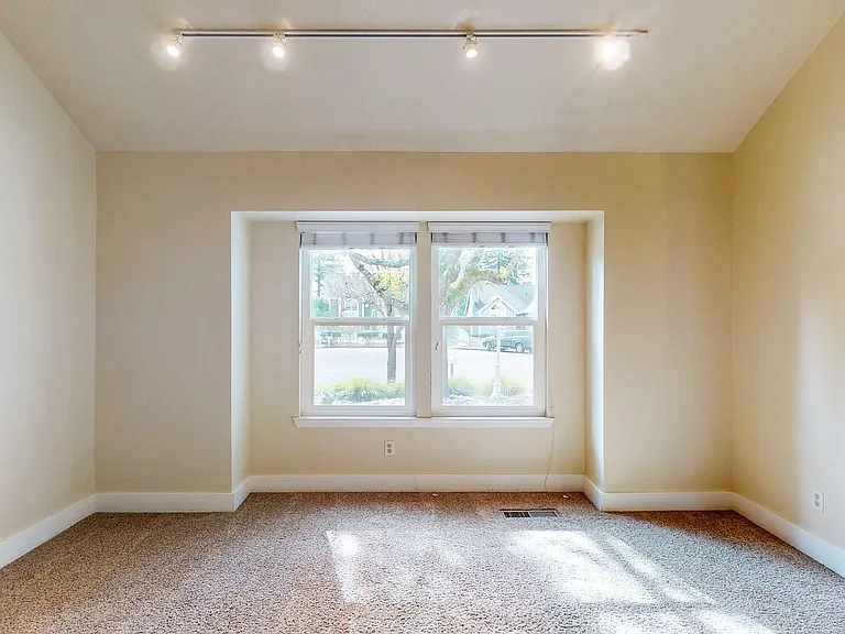 2135 Pebblewood Ct — Photo 13