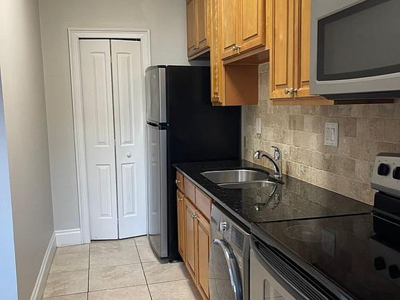 2nd image of 2117 W Dekle Ave APT G1