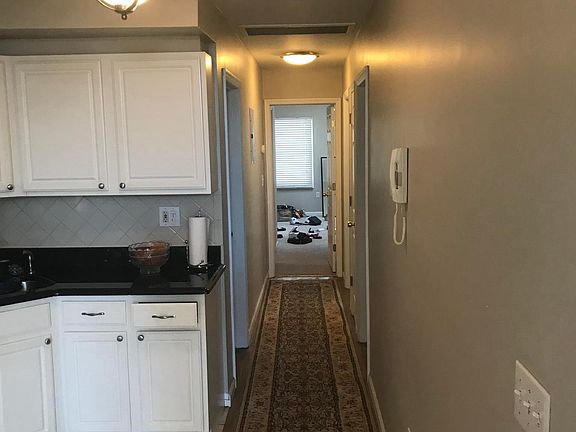 Hallway to bedrooms/bathrooms 