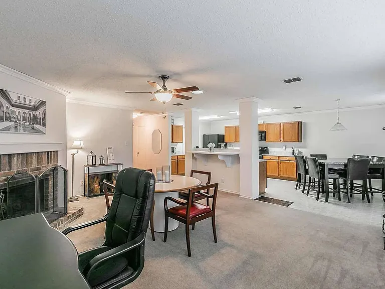 4028 Irish Setter Dr — Photo 2