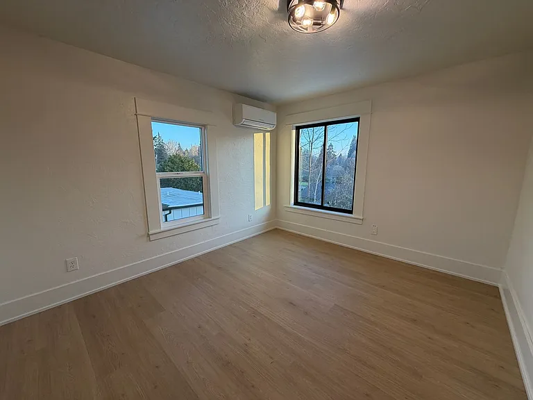 1045 Oakway Rd — Photo 16