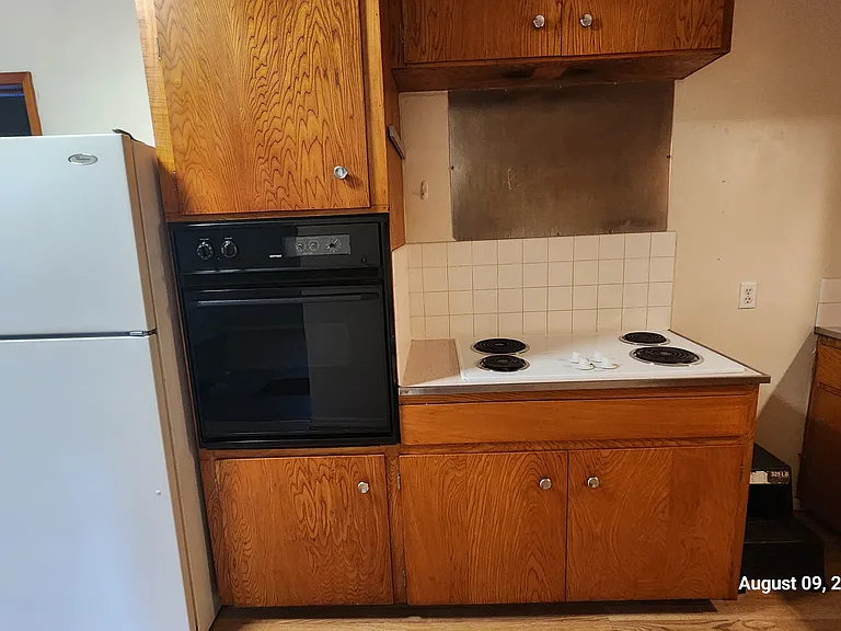 121 Grove St #3 — Photo 2
