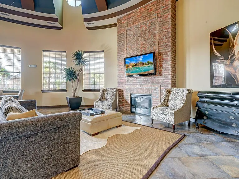 Chateau Mirage Apartment Homes — Photo 20