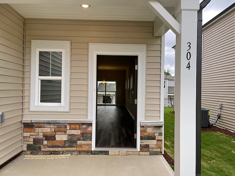 304 Wilbur Lake Dr — Photo 2