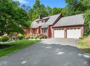 135 Sumner Woods Rd, Durham, CT 06422