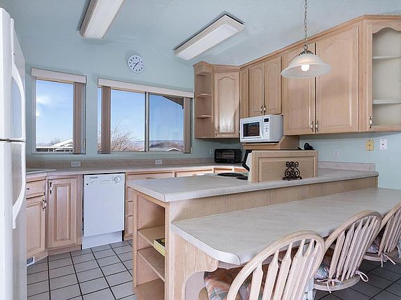 Kitchen/Eating Bar