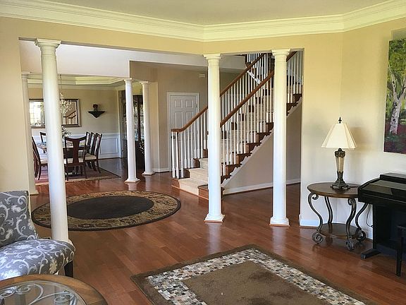 LR view to foyer/dining