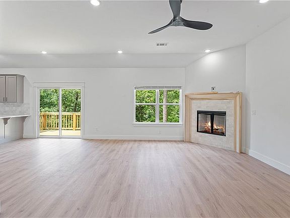 3rd image of 17 Westmorland Dr