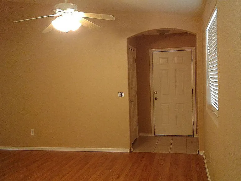 955 E Beverly Ave #B — Photo 2