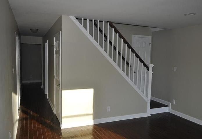 2nd image of 483 Monterey Ave