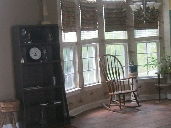 kitchenette / living room