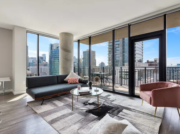 823 N Clark St, Chicago, IL