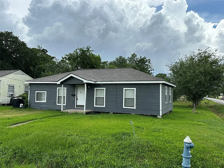 5345 Higgins St — Photo 11
