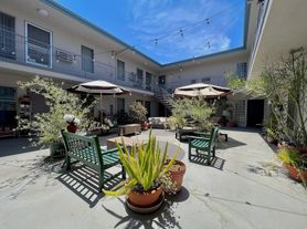 1152-1154 Poinsettia Place
