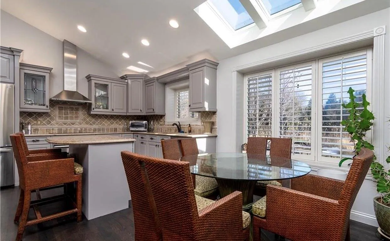 3 bed, 4.0 bath, 2470 sqft, $5,200 — Photo 4